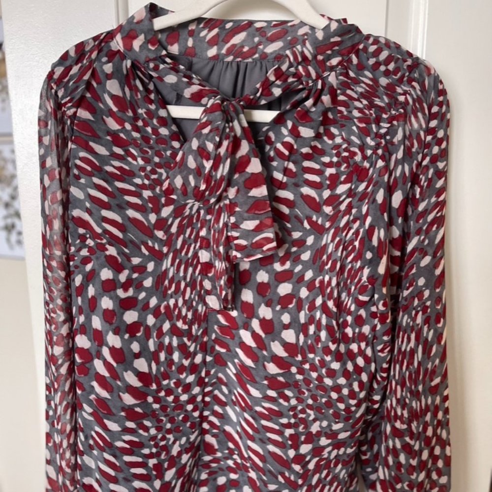 Banana Republic Tie Neck Flowy Pattern Blouse S